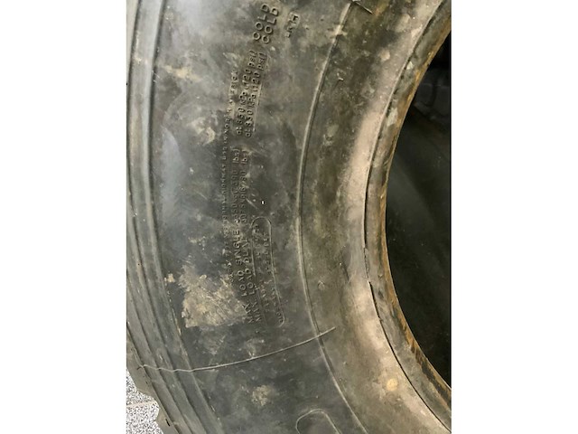 1x solideal met velg bandenmaat 8.25-15 1x michelin 11.00r20 - afbeelding 7 van  8