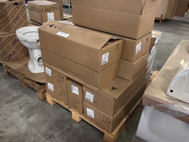 1x toilet geberit en 49x planchetten - afbeelding 1 van  9