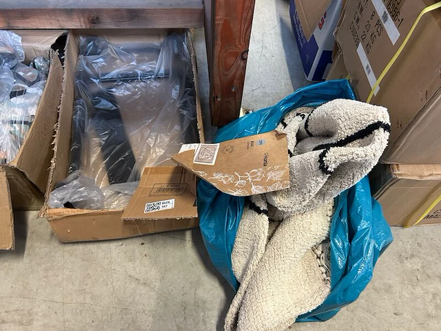 1x vloerkleed, 1x vloerstandaard stier, homla - afbeelding 2 van  7