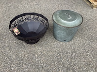 1x vuurkorf en 1x blikken emmer met deksel esschert design, zwart/grijs - afbeelding 1 van  4