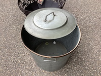1x vuurkorf en 1x blikken emmer met deksel esschert design, zwart/grijs - afbeelding 3 van  4