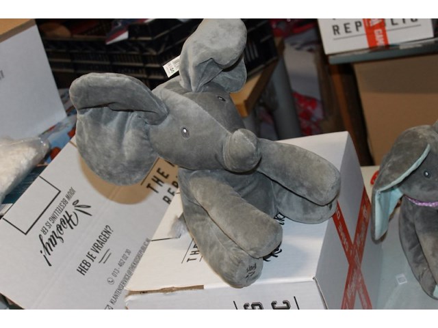 1x zingende olifant praat je na en zingt kiekeboe grijs mix doos 10 loc o13 - afbeelding 1 van  5