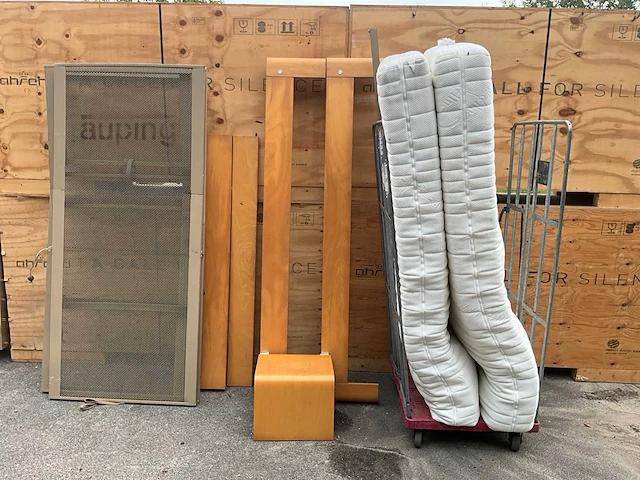 2- persoons bed 180x200cm v.v. auping bedbodem en wellnesline matrassen - afbeelding 1 van  4