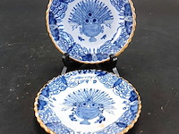 2 antieke delfts blauwe pauwenborden (ook wel waaierbord of knollenbord genoemd) - afbeelding 1 van  5