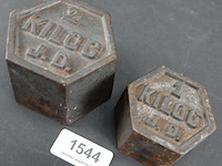 2 antieke ijzeren gewichten - afbeelding 2 van  5