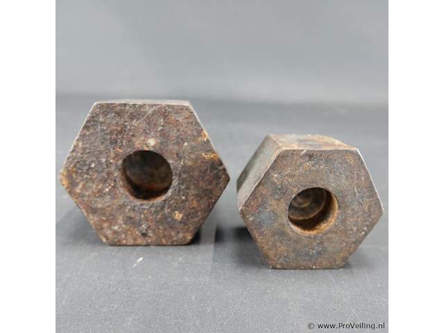 2 antieke ijzeren gewichten - afbeelding 4 van  5