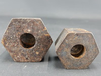 2 antieke ijzeren gewichten - afbeelding 4 van  5