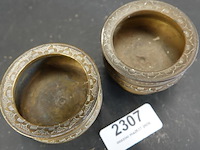 2 antieke indonesische geelkoperen sirihbakjes (ook wel bokor of betelbak genoemd) - afbeelding 4 van  5