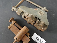 2 antieke werktuigen - afbeelding 1 van  4