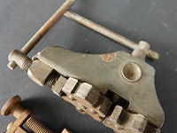 2 antieke werktuigen - afbeelding 2 van  4