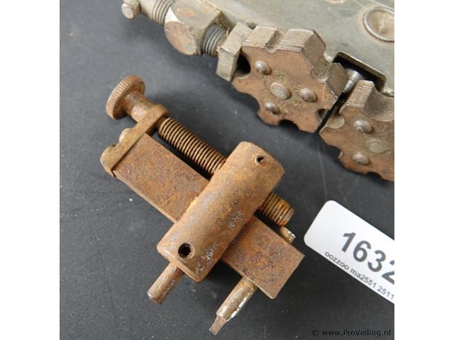 2 antieke werktuigen - afbeelding 3 van  4