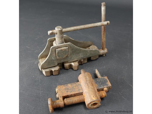 2 antieke werktuigen - afbeelding 4 van  4