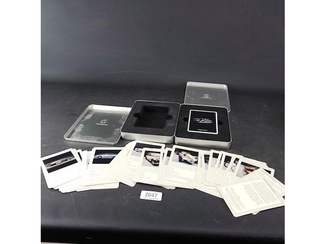 2 blikken met kaarten van vrijwel alle mercedes modellen - afbeelding 1 van  5