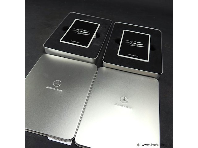 2 blikken met kaarten van vrijwel alle mercedes modellen - afbeelding 4 van  5