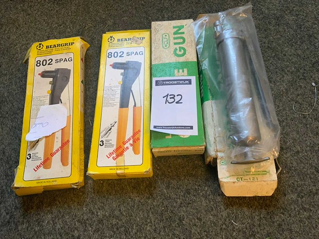 2 blindklinktangen en 2 vetpistolen - afbeelding 1 van  3