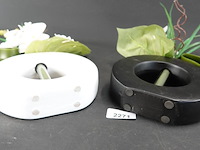 2 bloemstukken in porseleinen vazen - afbeelding 5 van  5