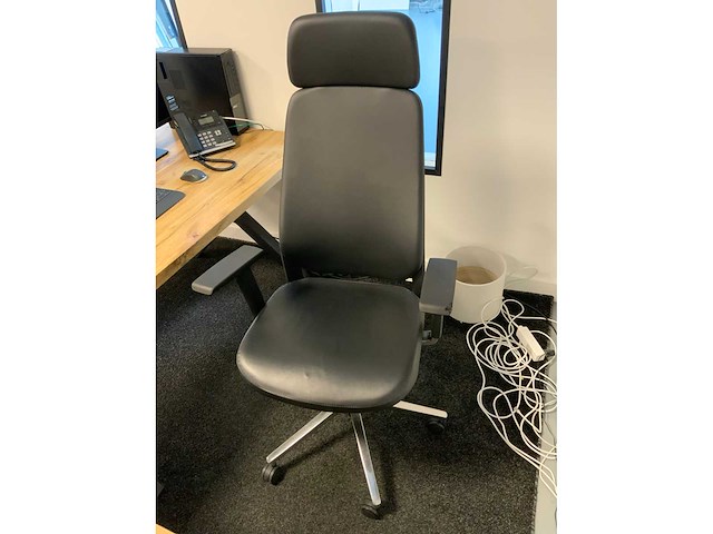 2 bureautafels met 1 stoel - afbeelding 4 van  5