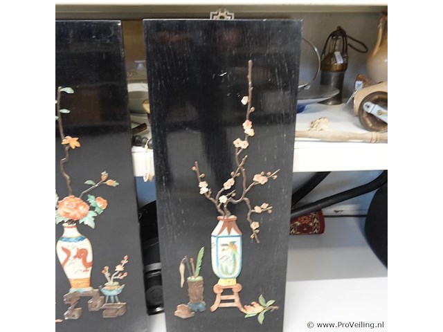 2 chinese laqué panelen met in speksteen gesneden voorstellingen - afbeelding 3 van  5