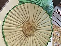 2 decoratieve parasols licht beschadigt - afbeelding 2 van  3