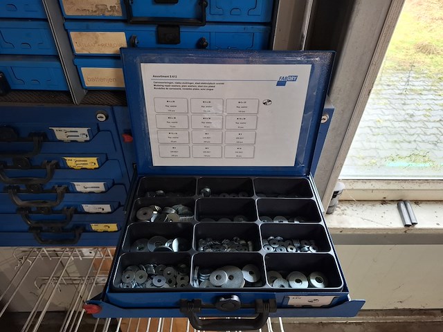 2-delige stelling met assortiment koffers - afbeelding 9 van  11