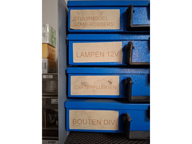 2-delige stelling met assortiment koffers - afbeelding 2 van  4