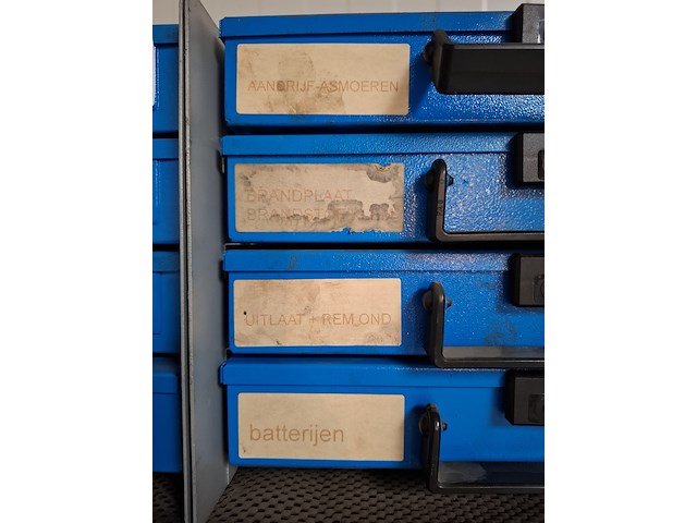 2-delige stelling met assortiment koffers - afbeelding 3 van  4