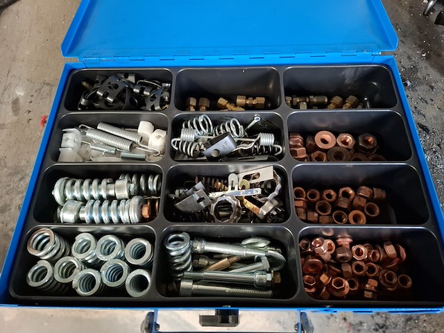 2-delige stelling met assortiment koffers - afbeelding 4 van  4