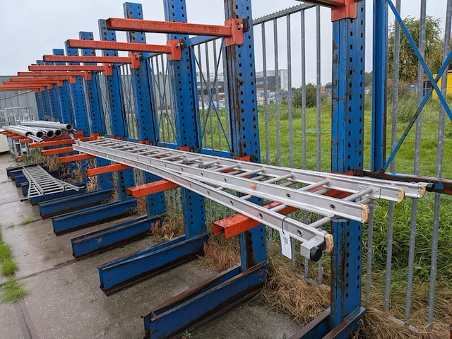 2-delige uitschuifbare ladder met gevelrol, 2x16-treeds - afbeelding 1 van  3