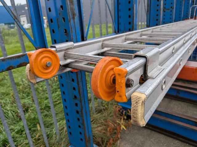 2-delige uitschuifbare ladder met gevelrol, 2x16-treeds - afbeelding 3 van  3