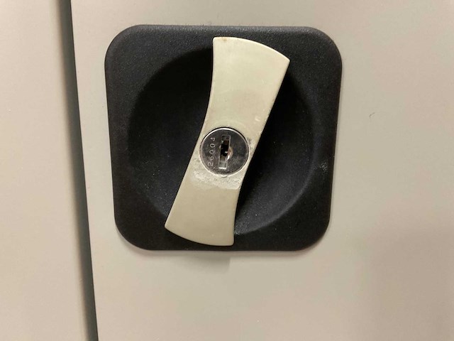 2-deurs kast - afbeelding 2 van  2