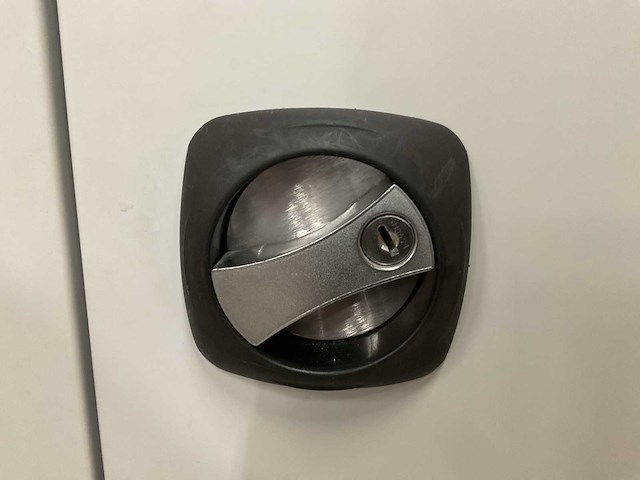 2-deurs kast - afbeelding 2 van  3