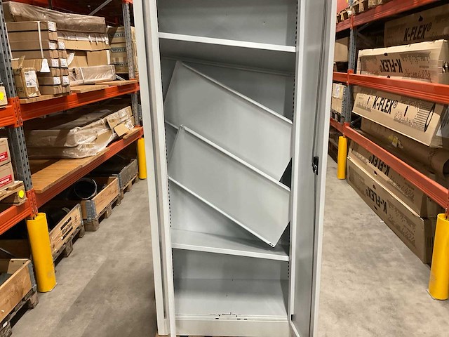 2-deurs kast - afbeelding 3 van  3