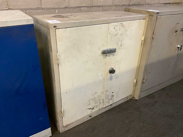 2-deurs kast - afbeelding 1 van  3