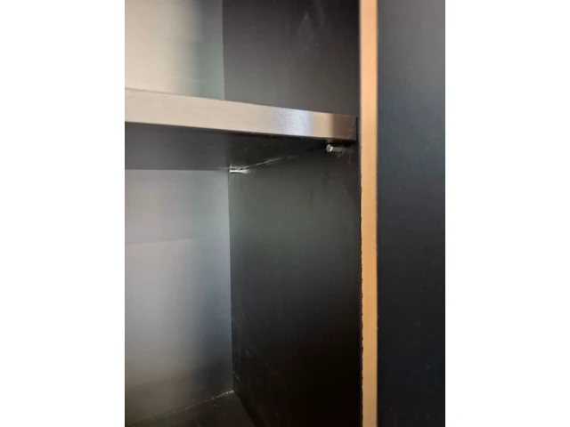 2-deurs magazijnkast omkleed met panelen - afbeelding 3 van  4