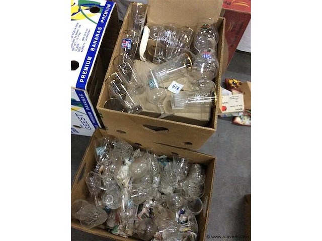 2 dozen met diverse glazen - afbeelding 1 van  3