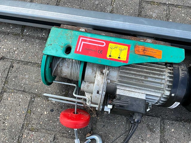 2 elektrische takels / lieren met railsysteem - afbeelding 7 van  11