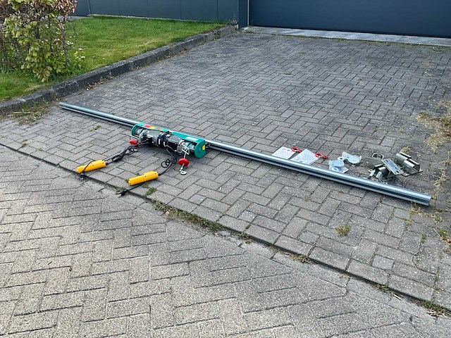 2 elektrische takels / lieren met railsysteem - afbeelding 1 van  10