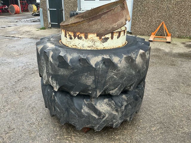 2 goodyear banden / dubbel lucht - afbeelding 2 van  7
