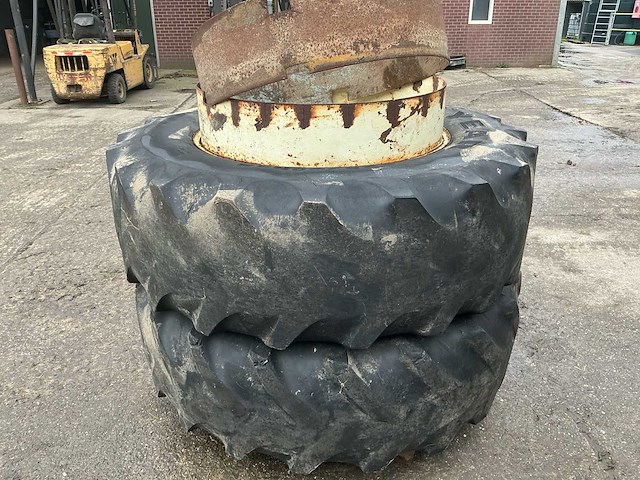 2 goodyear banden / dubbel lucht - afbeelding 3 van  7