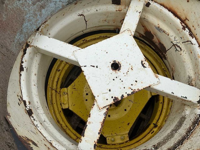 2 goodyear banden / dubbel lucht - afbeelding 4 van  7