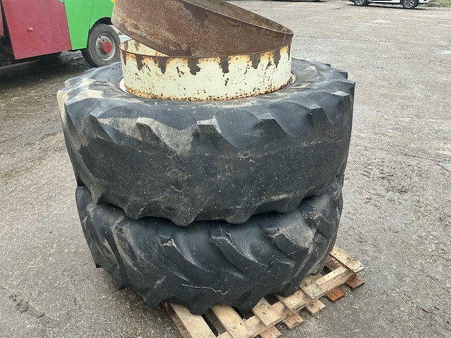 2 goodyear banden / dubbel lucht - afbeelding 6 van  7