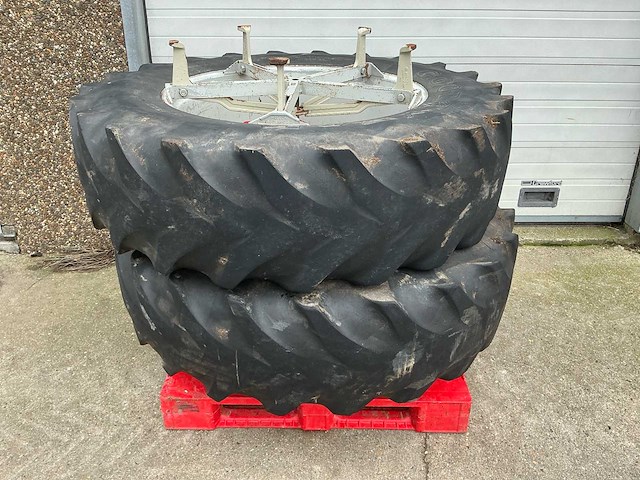 2 goodyear dubbellucht band met wiel en velg - afbeelding 1 van  7