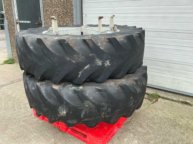 2 goodyear dubbellucht band met wiel en velg - afbeelding 2 van  7