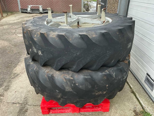 2 goodyear dubbellucht band met wiel en velg - afbeelding 3 van  7