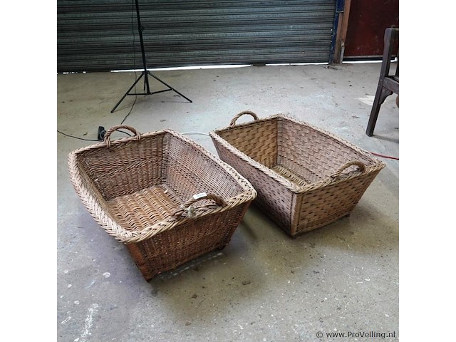 2 grote rieten broodmanden - afbeelding 1 van  5