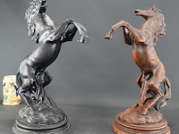 2 grote steigerende paarden - afbeelding 2 van  5