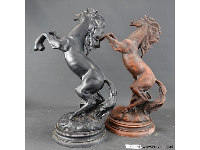 2 grote steigerende paarden - afbeelding 3 van  5