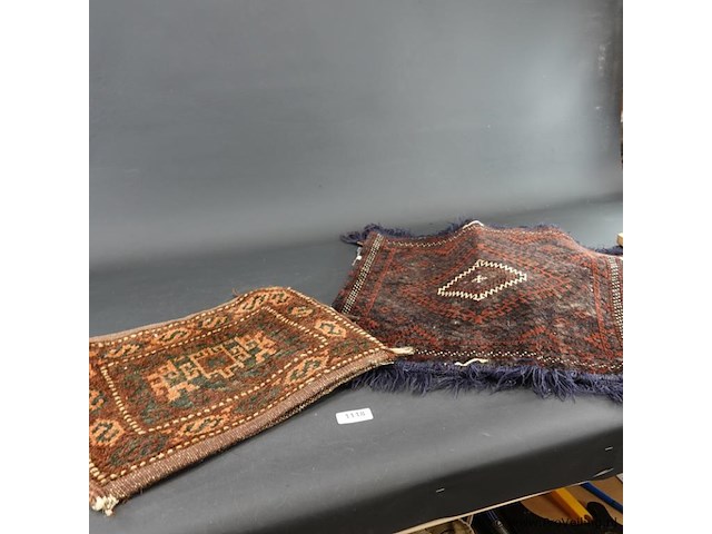 2 handgeknoopte kussens - afbeelding 1 van  5