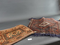 2 handgeknoopte kussens - afbeelding 1 van  5