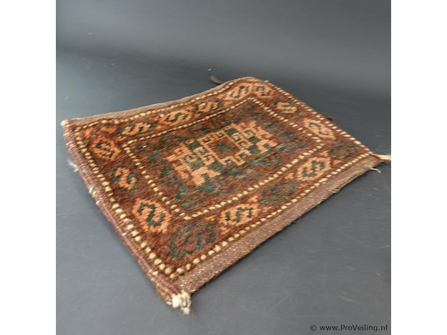 2 handgeknoopte kussens - afbeelding 2 van  5